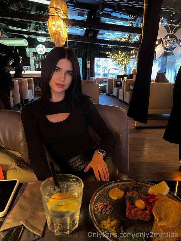 Sex on a first date acceptable to you?😳