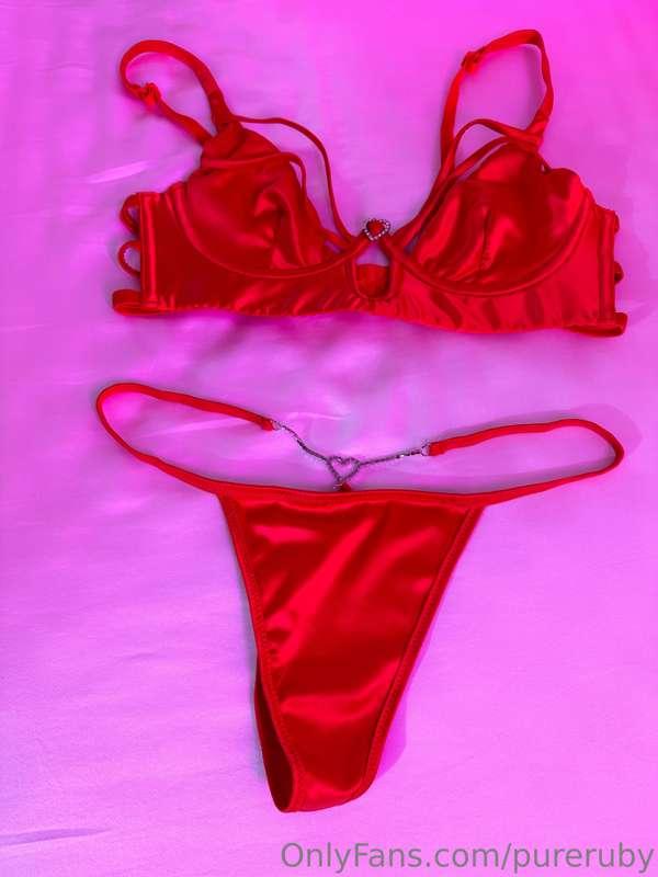 🌸 Which lingerie should I wear first? 🌸
💜 The seductive allu..