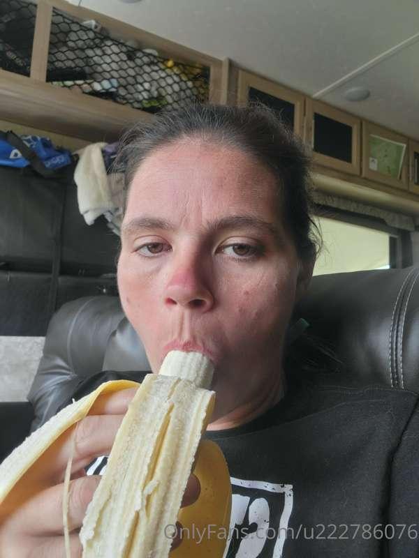 Want to see a video giving head. Just like this banana. Tip ..
