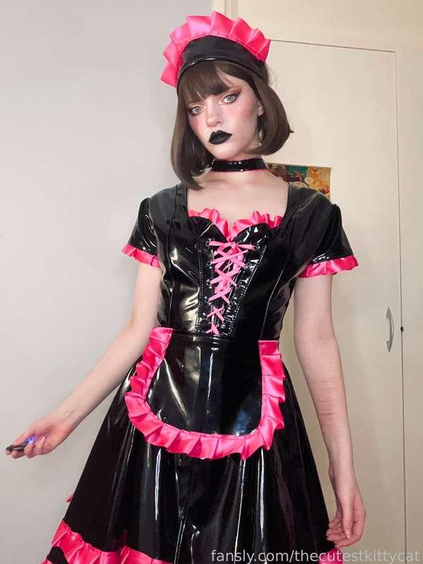 A PVC maid at your service~ or a shiny doll for you to play with?