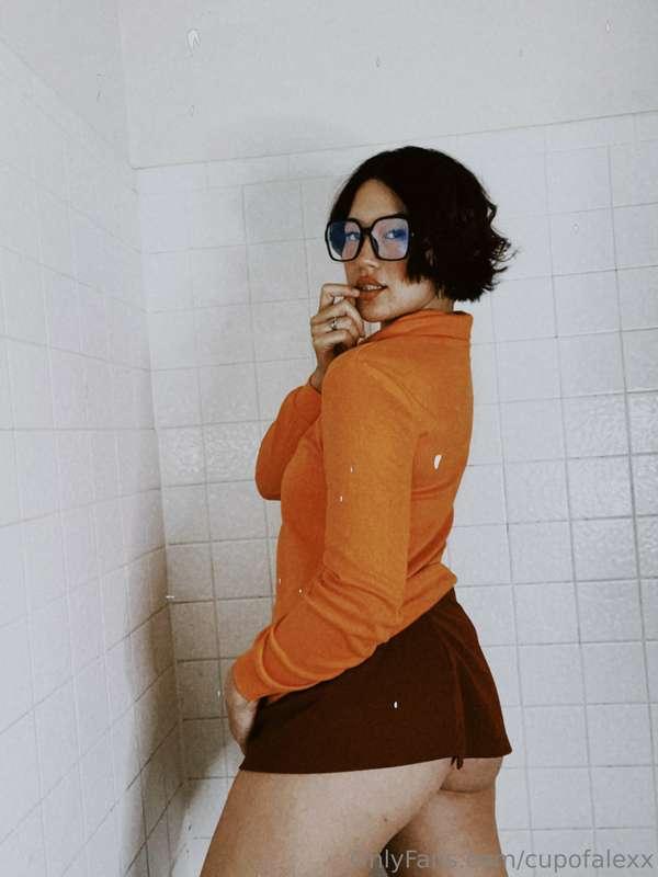 Day 1 of 31 Days of Boo 👻 Fan Favorite, Velma Dinkley 🔍✨