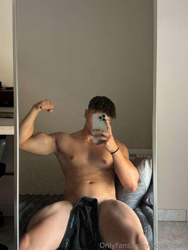 Who’s ready to be smashed by these huge legs?