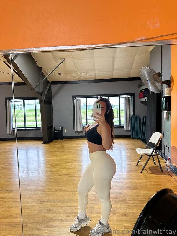 Starting the week right! 😉💪