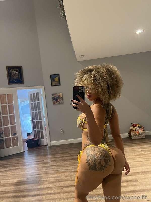 Tip this post if you love my curves 😍