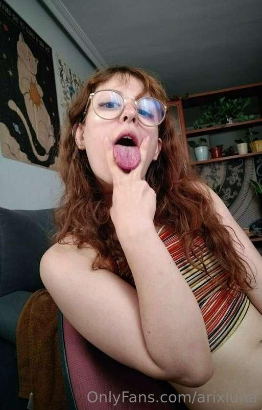 el otro día le comí el coño a mi amiga coral y no dejo de pe..