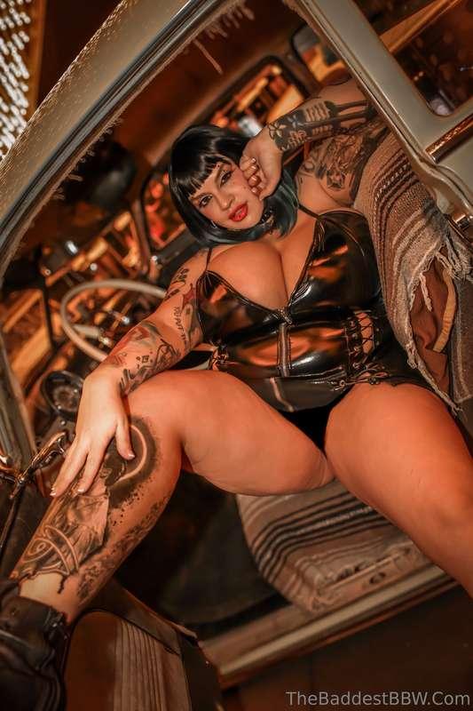 Black leather latex outfit 😈