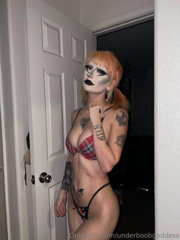 the lines from my corset are crrraaazyyyyy lol