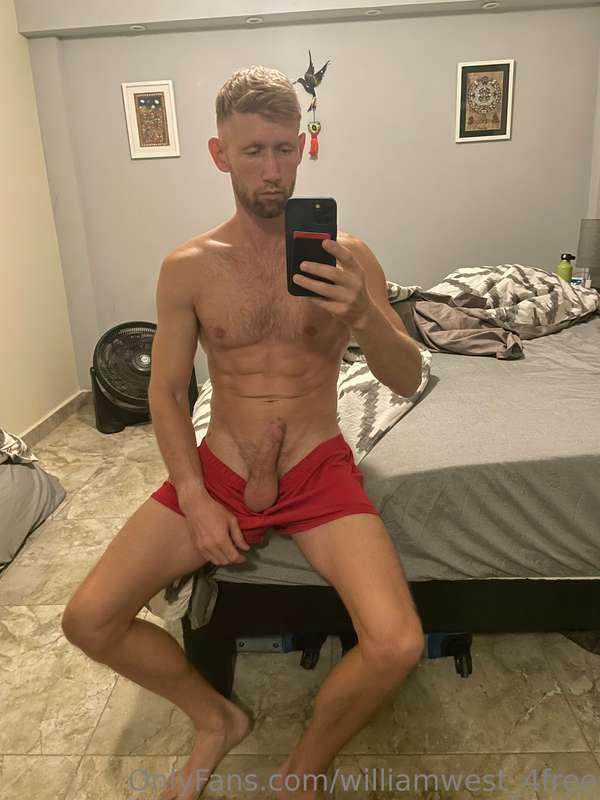 New pic and videos on my premium content page! Cum on over a..