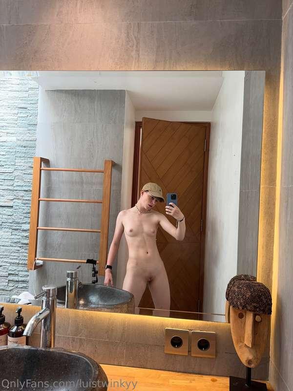 Best part about vacation - walking around naked😝 if you want..