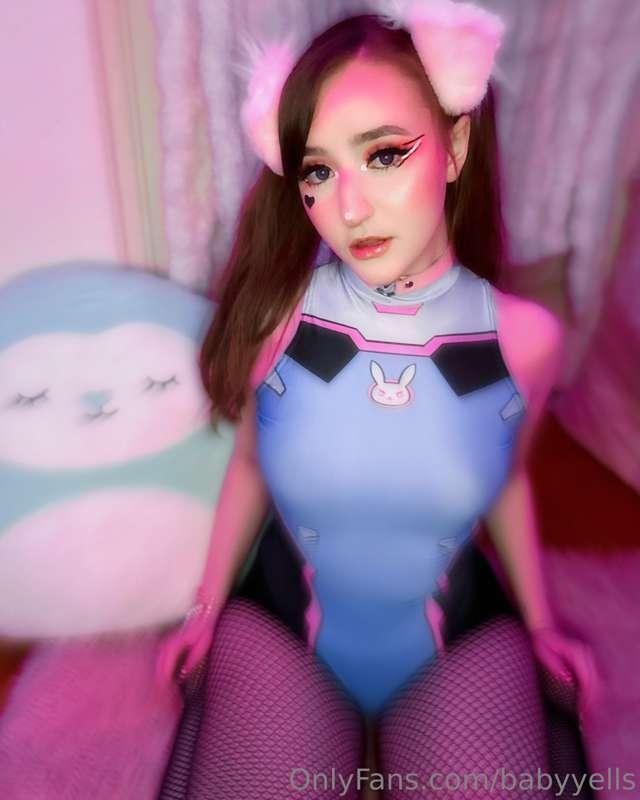 the cutest little gamer <3