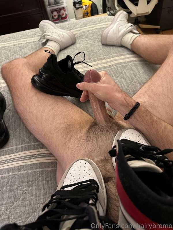 These were thirsty for a load 💦
Should I post the full video..