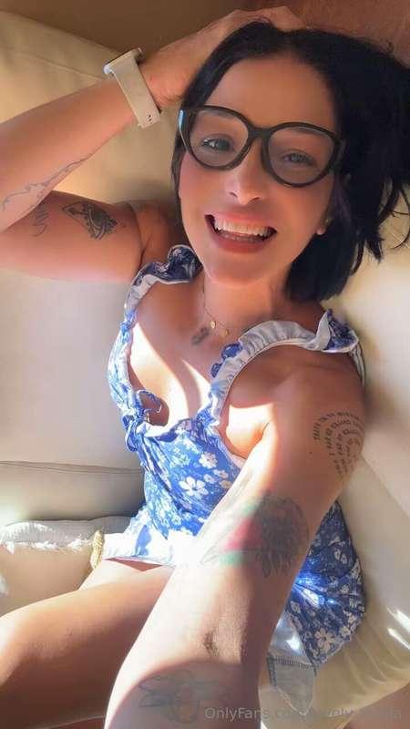 Feeling hot, sexy, and just a little bit needy right now… co..