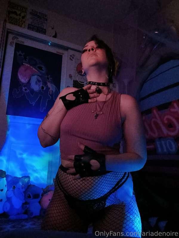 I want your hand on my throat 🥵