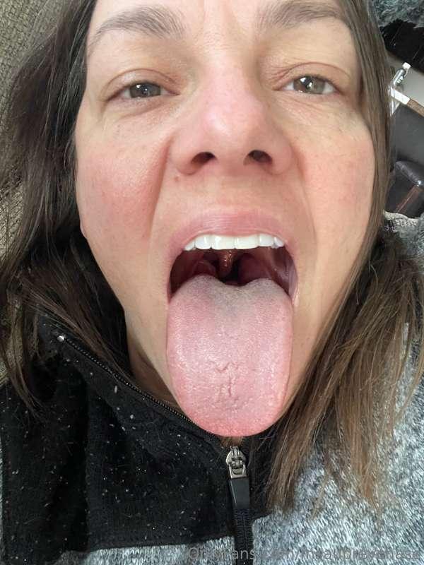 school makes me sleepy! 🧠📚😴🥱👅