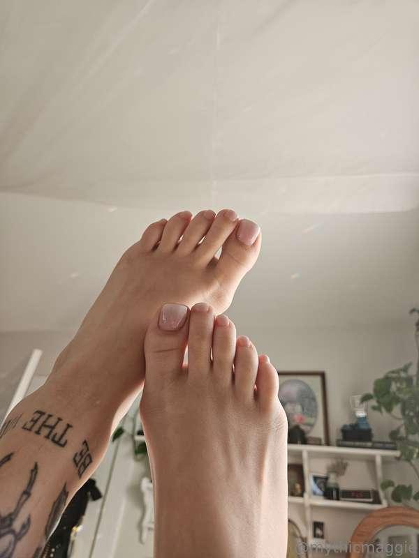 I need new pedi color suggestions!!! I'm getting my nails do..
