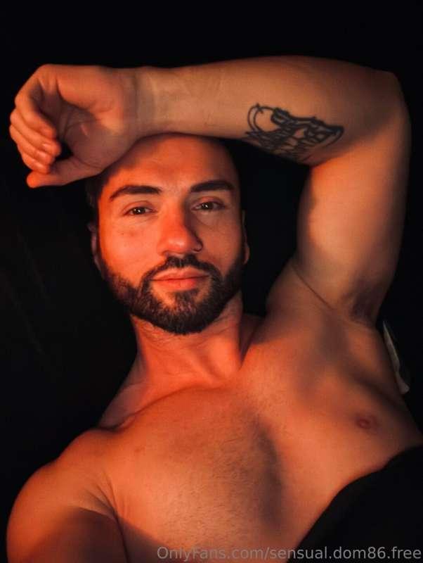Sensual Dom and real life full time single dad of 3 enjoying..