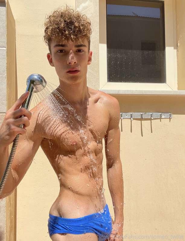 Love it to shower outside 😈