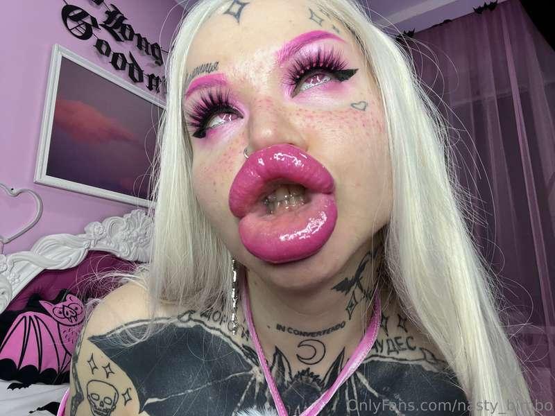 This dumb face needs to be fucked mercilessly 😍Keep pumping ..