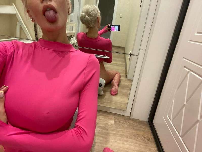 😈🧊 Do dirty sex turn you on? Are you ready to teach me a les..