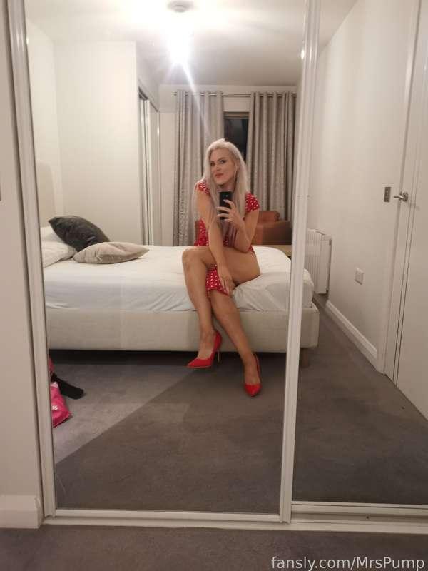 Flirty fun.....though I'd better put a few of the nice before pics up before the naughty video comes out here for you all 😈💋xxxx