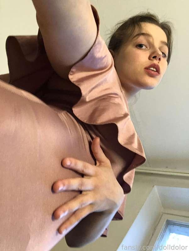 I'm not very tall at all, but I'd like to be on top of you😝

#egirl #cute #brunette #young #girlfriend #tease #sweet #sexting #babyface #little