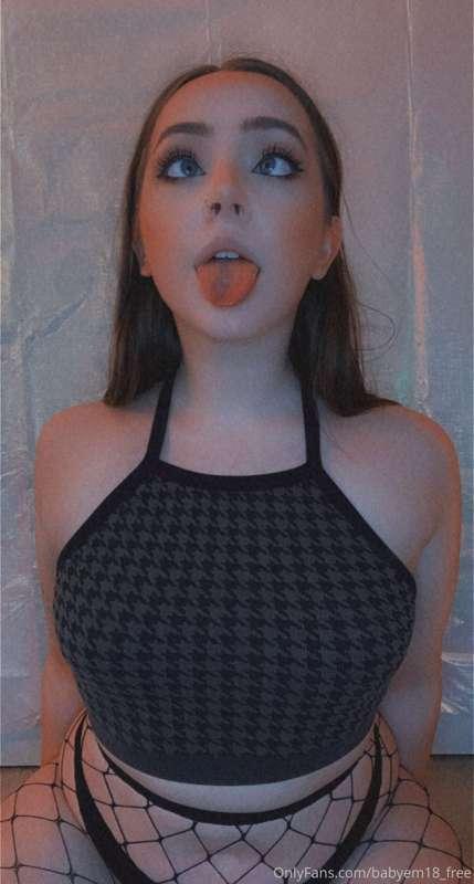 how are you doing tonight? i'm feeling submissive 😇