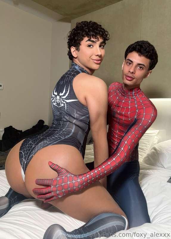 Babyyyy 💕💕💕🥵 Grab my butt like this and fuck me hard after 🤤..