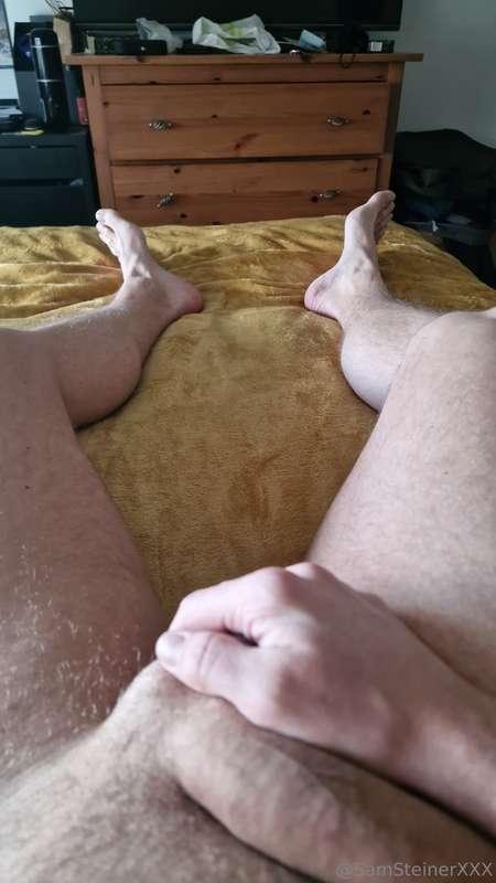 I need a tongue on these feet, legs and big cock
