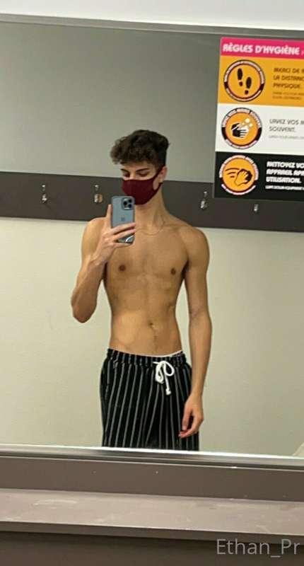 Gonna lick my abs after then gym😛😛😛
