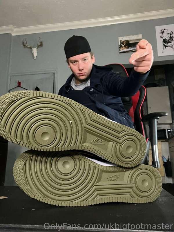 Follow the pattern of the sole around and around until you s..