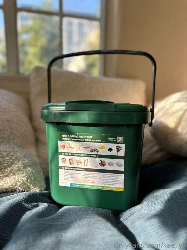 💚 swipe to see me accidentally matching the compost bin 💚
