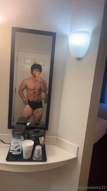 i’m so big and hairy 🙈🙈