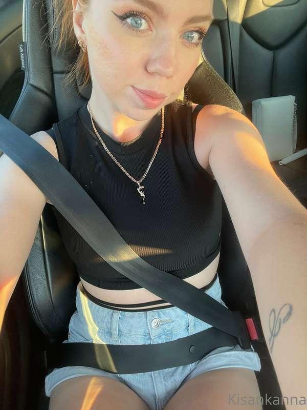 Road girl😁