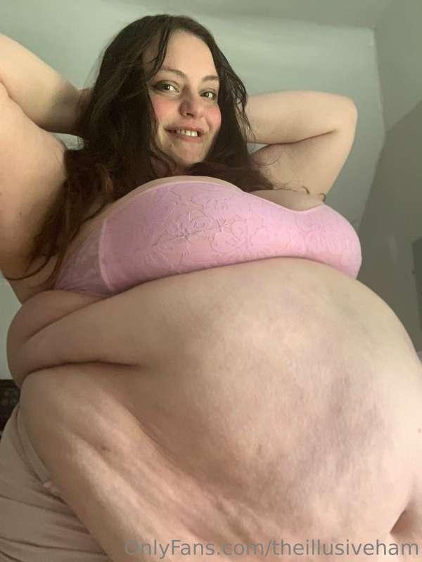 Feeling soooo CUTE and FAT lately!
Who’s ready to worship me..