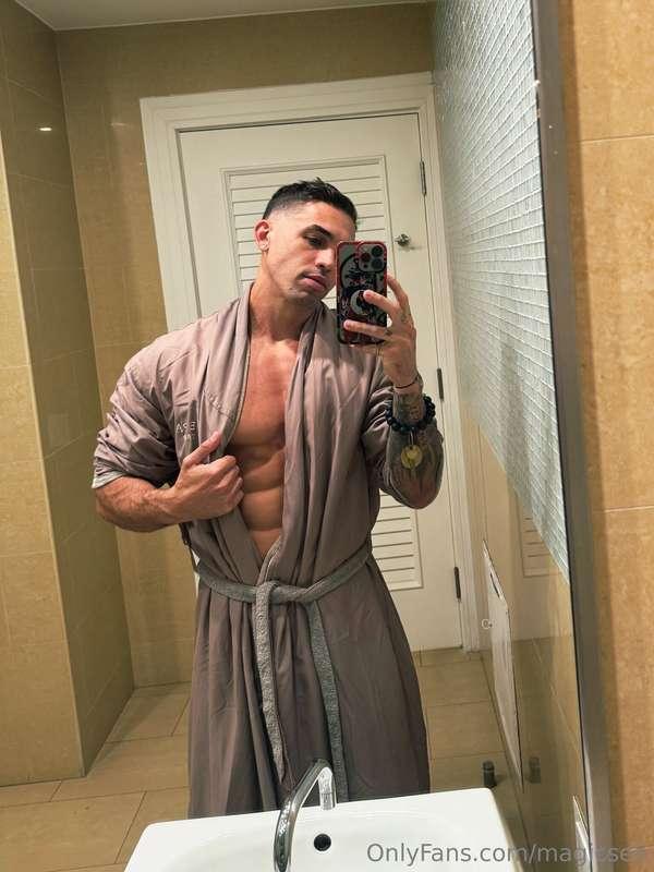 Happy Friday!! 😉 Wyd this weekend?