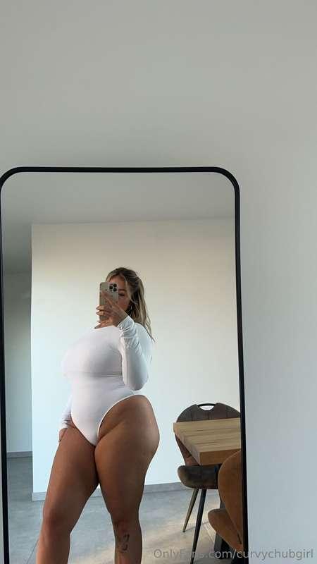 Curves are meant to be flaunted, not hidden 💋
