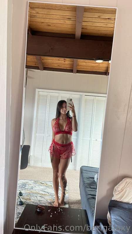 I hope you guys like the mirror pics🥹♥️