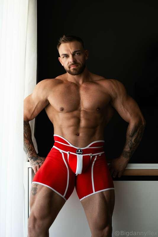Wanna have fun fighting naked? 😈😈😈😈
