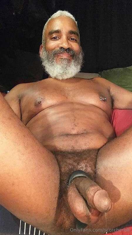 Slurp-It Sunday!  #beard #musculardaddy #gay #feet #gaycruis..
