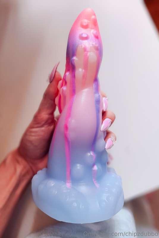 I got a brand new toy today! Isn't it gorgeous.  I will only..