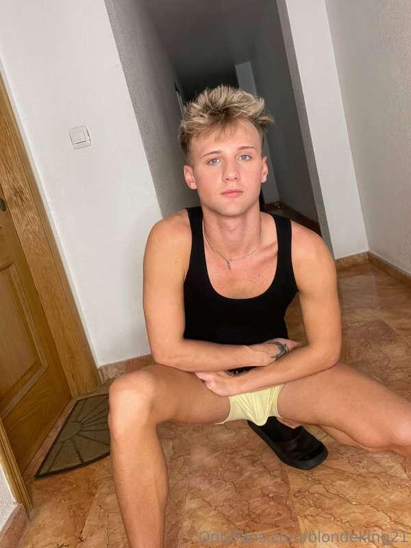 Just a little tease to get you begging for more 😈🔥😉