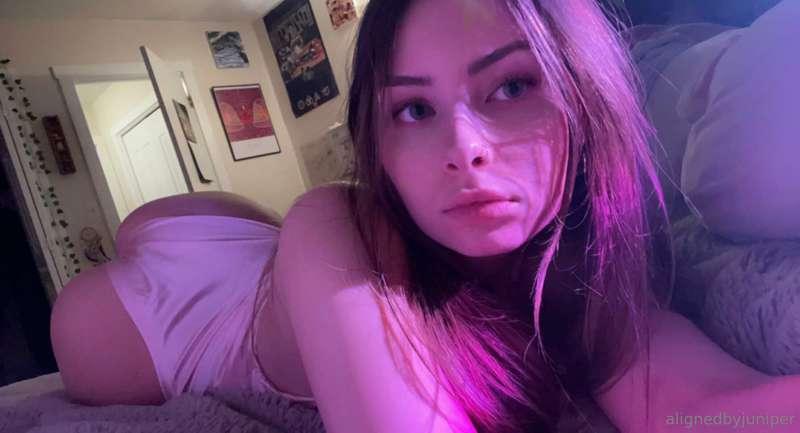 I am your Valentine this year 😉💕
Hit my dm’s for some lovely..