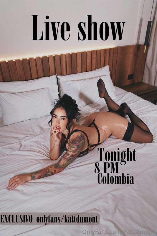 I'm doing an EXCLUSIVE live show tonight, here on my page 💋💋..
