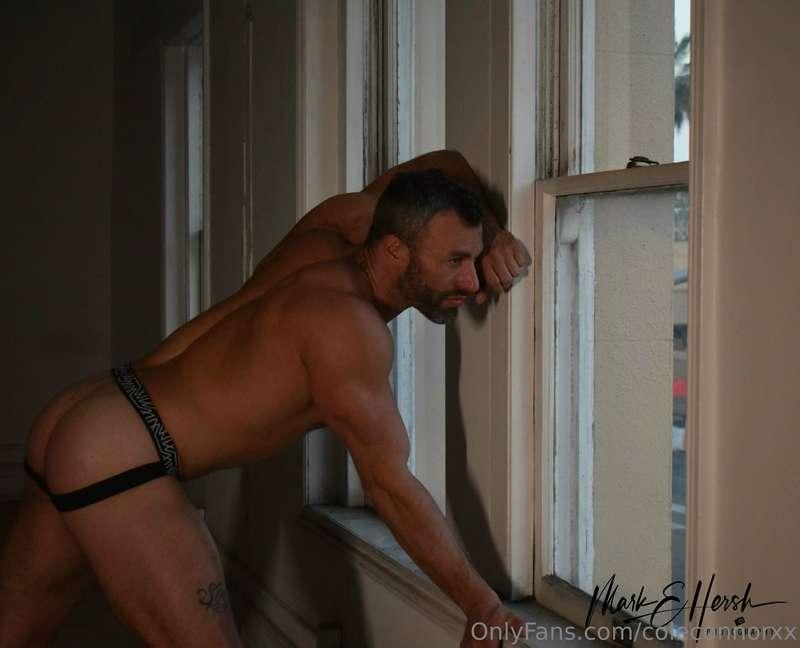 Checking to see if you're outside!! Come over now 🙈