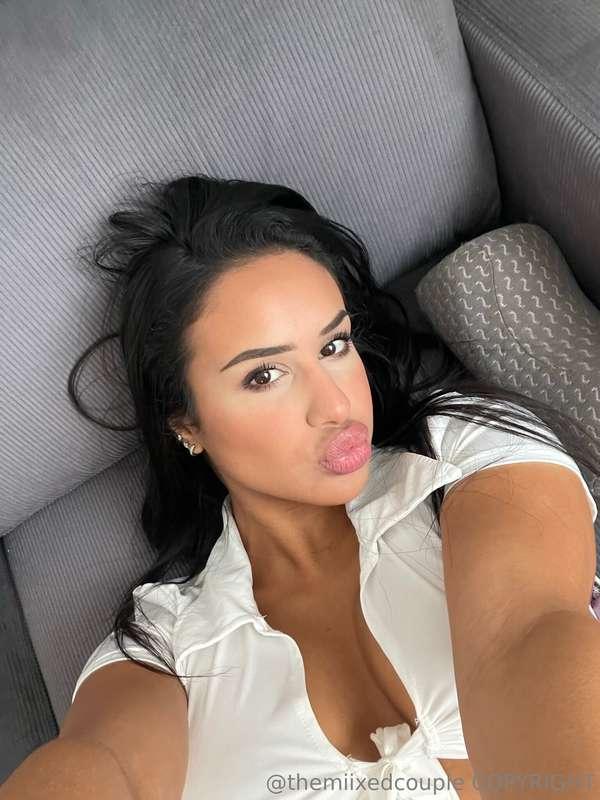 Online and ready for a sexting session💕 Who’s ready first? D..