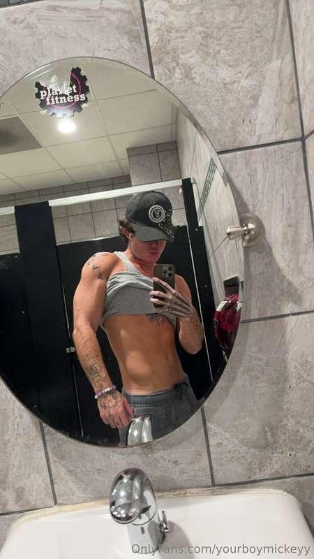 yourboymickeyy main image