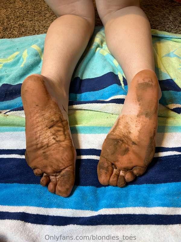 blondies_toes image #0