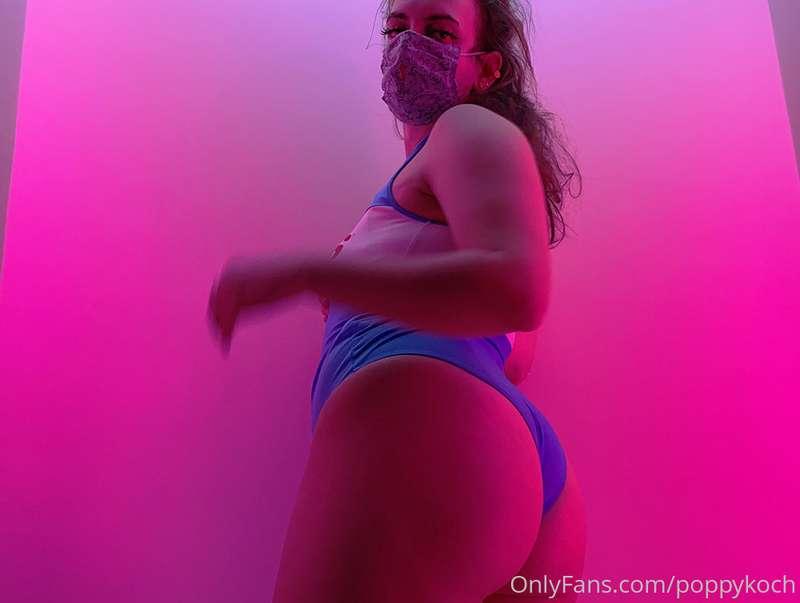 How do you feel about the motion blur~? 
This suit snaps clo..