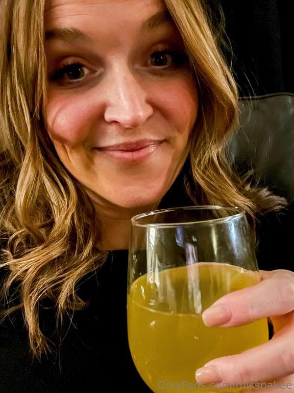 Sitting here relaxing with a pineapple mimosa 😍 Tell me… do ..