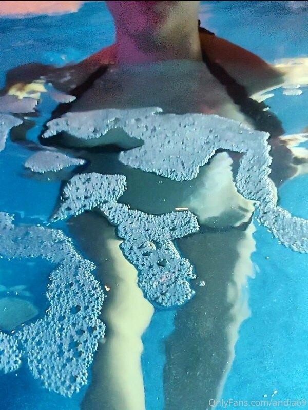 De relax en el spa, mirad estos vídeos de mis tetas y mi chi..